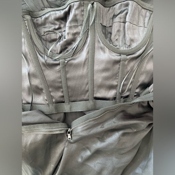 Dolce and Gabbana Off the shoulder silk-satin mini dress US:2-4 - Picture 7 of 9